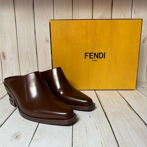 Fendi Vitello Abrasivato Leather FF Cut Mules Cuoio Brown Sz 37 / 7